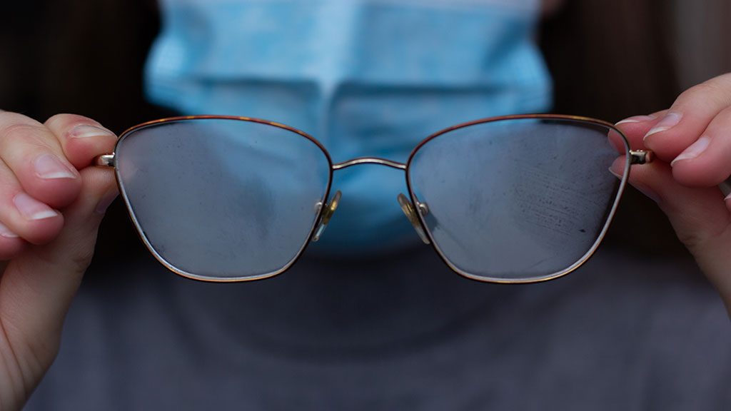Dlaczego okulary parują?